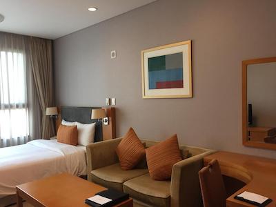 سُمرست پالاس اسئوول