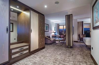 هیلتون پدگوریکا کرنا گورا