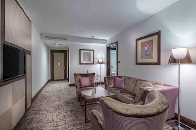 هیلتون پدگوریکا کرنا گورا