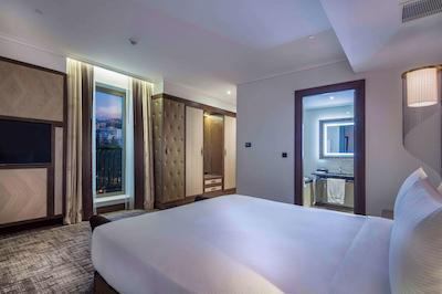 هیلتون پدگوریکا کرنا گورا