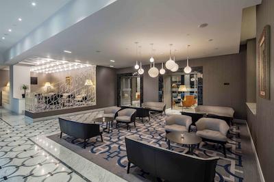 هیلتون پدگوریکا کرنا گورا