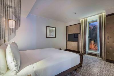 هیلتون پدگوریکا کرنا گورا