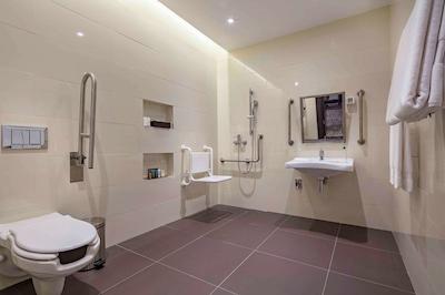 هیلتون پدگوریکا کرنا گورا