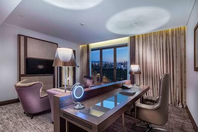 هیلتون پدگوریکا کرنا گورا