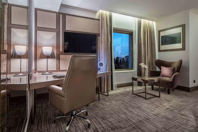 هیلتون پدگوریکا کرنا گورا