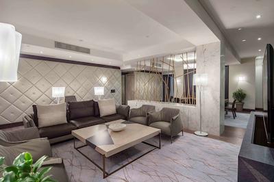 هیلتون پدگوریکا کرنا گورا