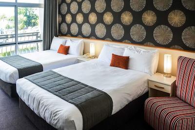 هیرتلاند امباسادر هتل هامیلتون