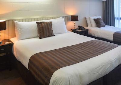 هیرتلاند امباسادر هتل هامیلتون