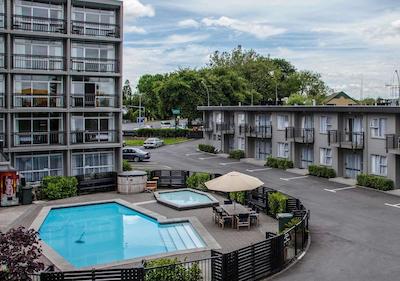 هیرتلاند امباسادر هتل هامیلتون