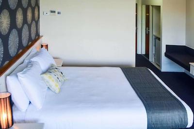 هیرتلاند امباسادر هتل هامیلتون