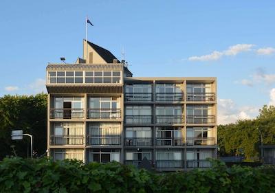 هیرتلاند امباسادر هتل هامیلتون