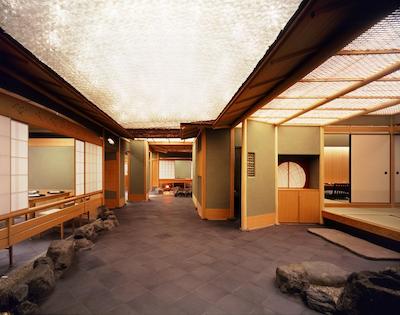 د وستین اُساکا