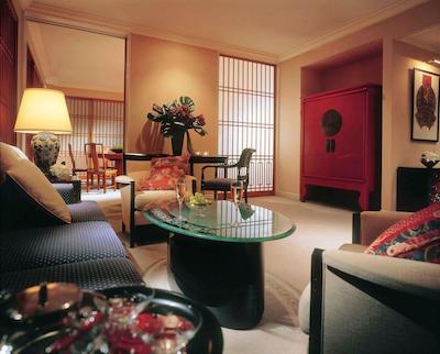 د وستین اُساکا