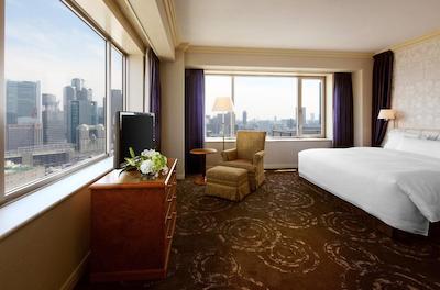 د وستین اُساکا