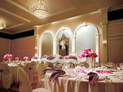 د وستین اُساکا