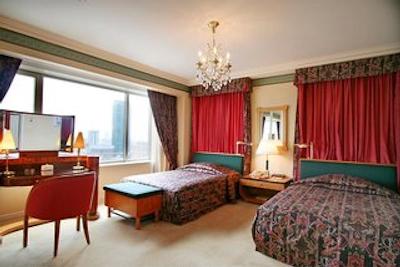 د وستین اُساکا