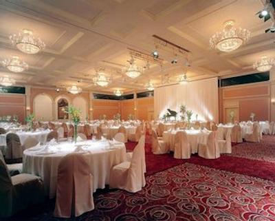 د وستین اُساکا