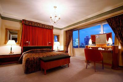 د وستین اُساکا