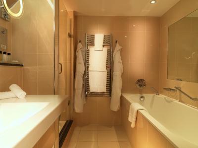 ریال گاردن هتل