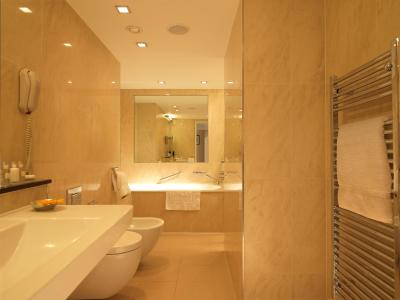 ریال گاردن هتل