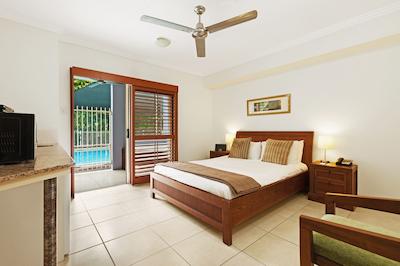 مانترا اکوز اُن پرت