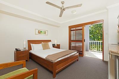 مانترا اکوز اُن پرت