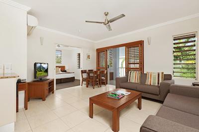 مانترا اکوز اُن پرت