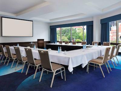 مرکور بریسبان کینگ گئورج اسکوار