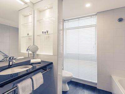 مرکور بریسبان کینگ گئورج اسکوار