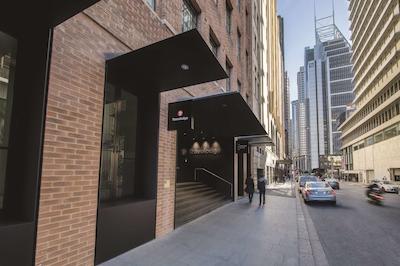 تراولج هتل اسیدنی مارتین پلاس