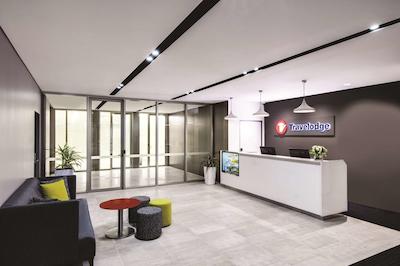 تراولج هتل اسیدنی مارتین پلاس