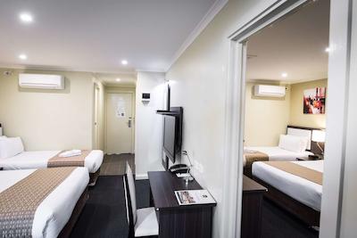 بست وسترن آیرپرت متل اند کنونشن سنتر