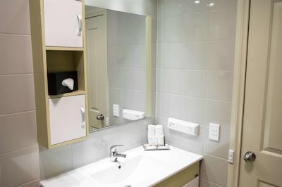 بست وسترن آیرپرت متل اند کنونشن سنتر