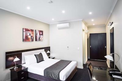 بست وسترن آیرپرت متل اند کنونشن سنتر