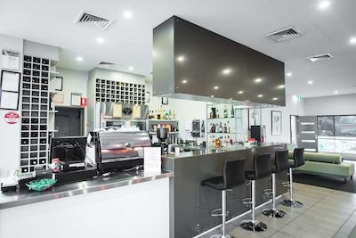 بست وسترن آیرپرت متل اند کنونشن سنتر