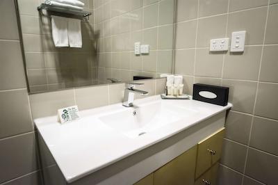 بست وسترن آیرپرت متل اند کنونشن سنتر