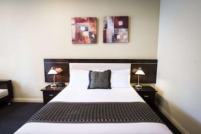 بست وسترن آیرپرت متل اند کنونشن سنتر