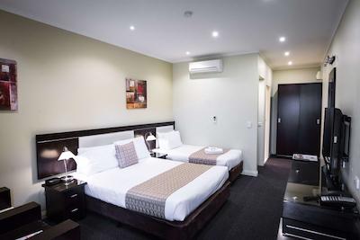 بست وسترن آیرپرت متل اند کنونشن سنتر