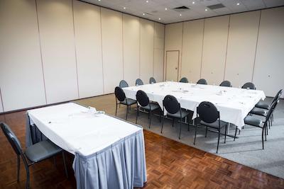 بست وسترن آیرپرت متل اند کنونشن سنتر