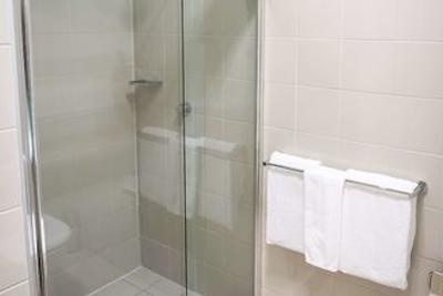 بست وسترن آیرپرت متل اند کنونشن سنتر