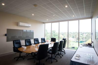 بست وسترن آیرپرت متل اند کنونشن سنتر