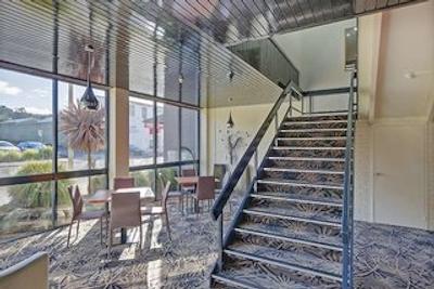 بورنی سنترال تونهوس هتل