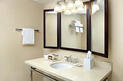 شراتون وانکوور گویلدفرد هتل