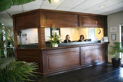 ایبیز استیلز ادلید مانر هتل