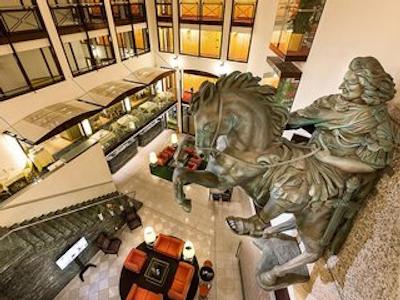 لیوینگ هتل گرسر کورفورست