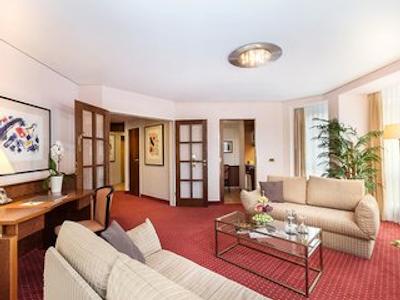 لیوینگ هتل گرسر کورفورست