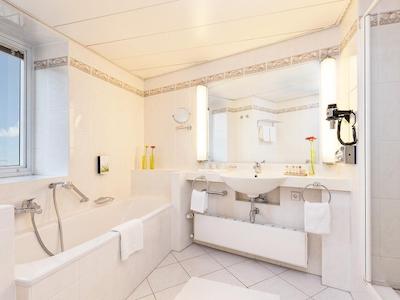 لیوینگ هتل گرسر کورفورست