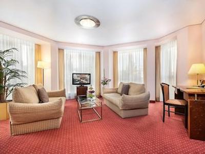 لیوینگ هتل گرسر کورفورست