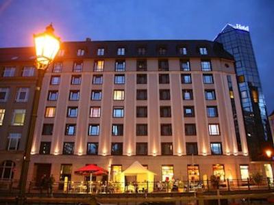 لیوینگ هتل گرسر کورفورست