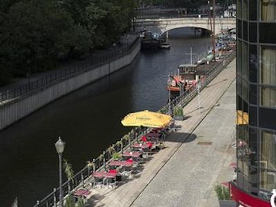 لیوینگ هتل گرسر کورفورست